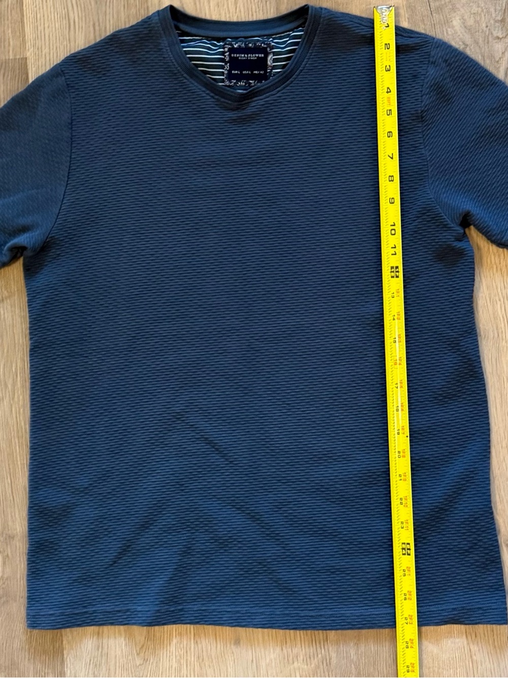 Denim & Flower Ricky Singh Textured Navy V-Neck T-Shirt Men’s Large - Picture 7 of 14